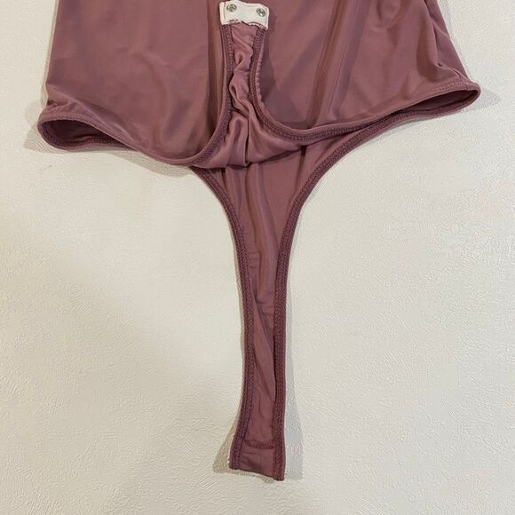 2 Saints Mauve Knot Front Bodysuit Women’s Medium Sleeveless Stretchy V-Neck One - Picture 6 of 7